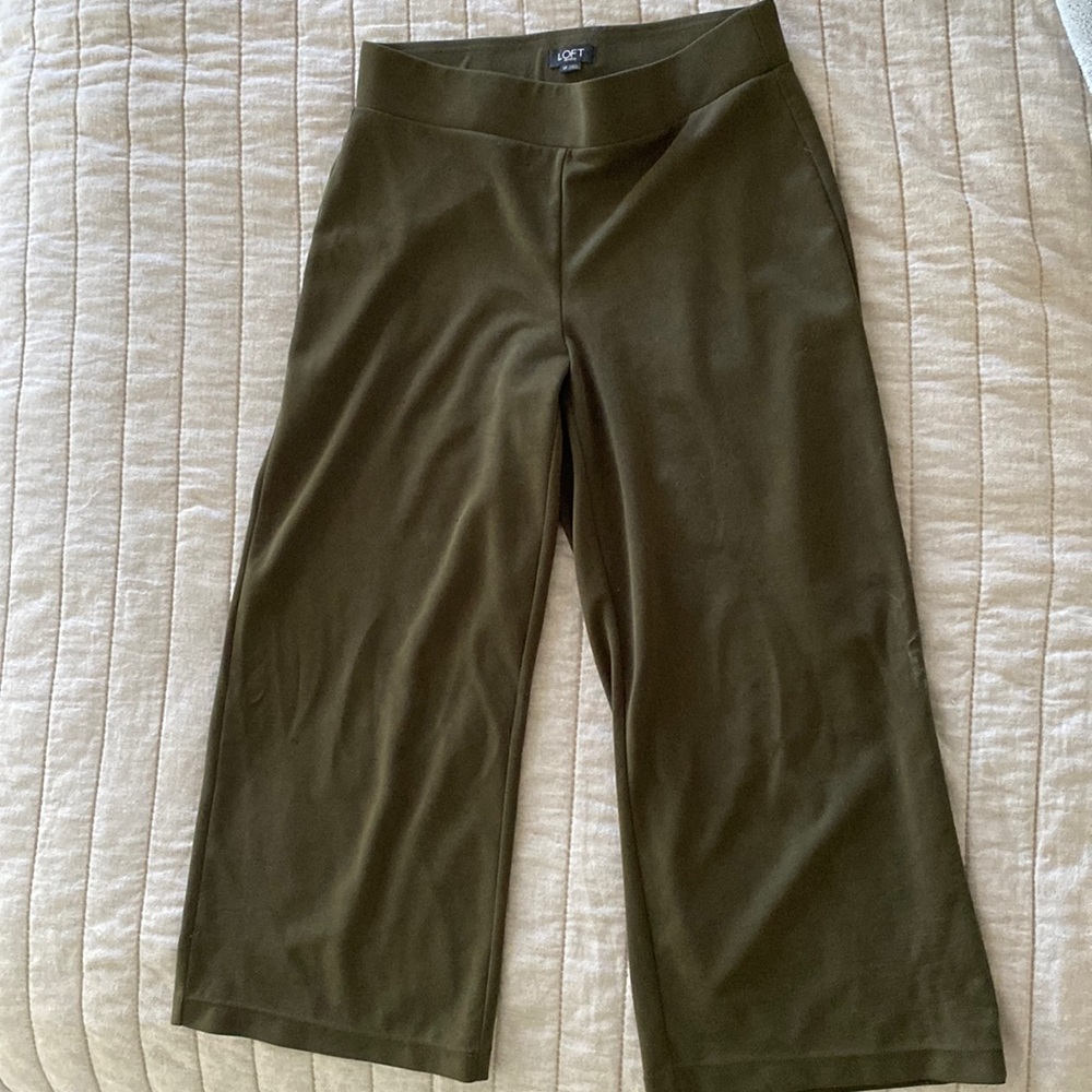 Green wide-legged pants